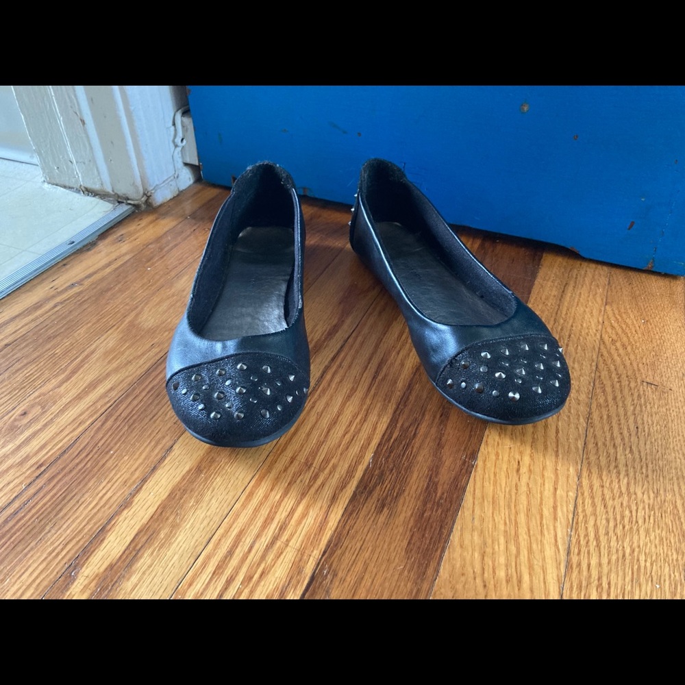 Chinese Laundry Leather Flats w/Studs Size 10